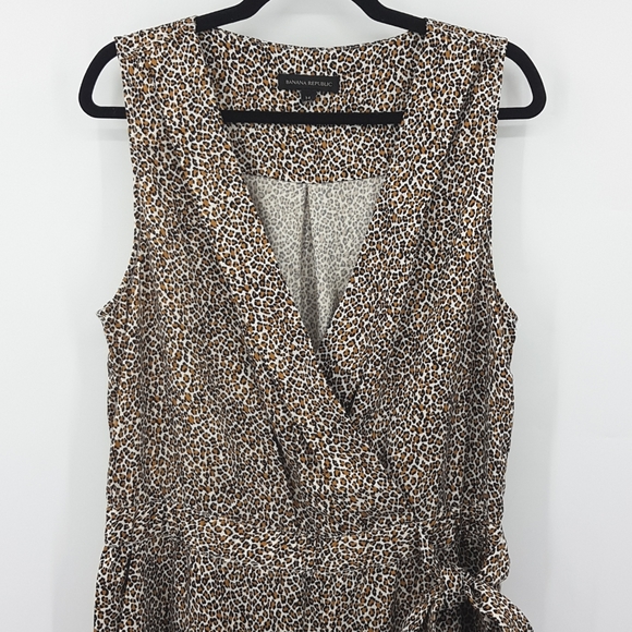 Banana Republic Tencel Wrap-Jumpsuit In Leopard Print 12 LIKE NEW - Picture 4 of 12